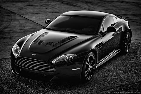Aston Martin Vantage V12 - light
